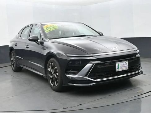 Used 2024 Hyundai Sonata SEL FWD image 2