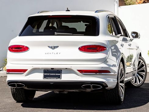 Used 2024 Bentley Bentayga AWD/4WD image 11