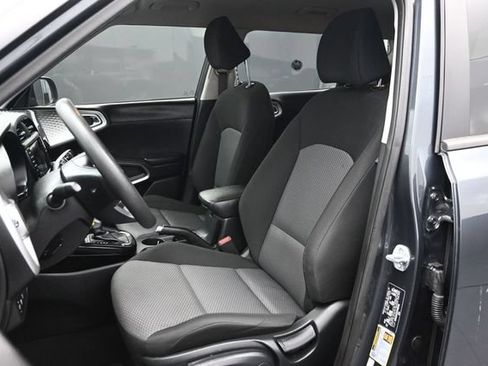 Used 2023 Kia Soul LX FWD image 5