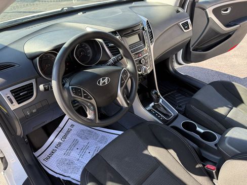 Used 2017 Hyundai Elantra GT FWD image 18