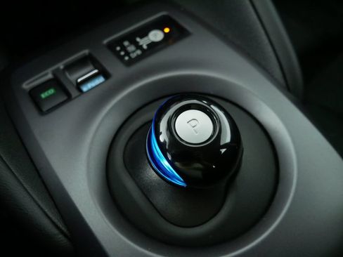 Used 2025 Nissan Leaf S FWD image 31