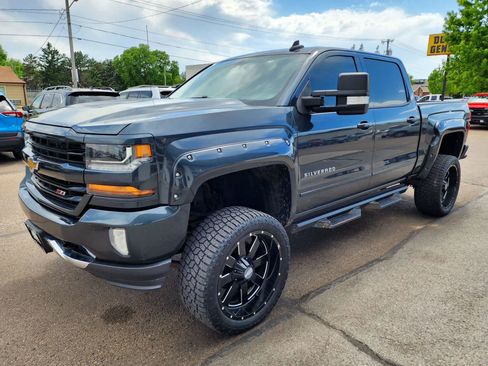 Used 2017 Chevrolet Silverado 1500 LT w/ All Star Edition AWD/4WD image 4