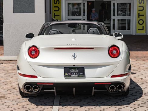 Used 2015 Ferrari California T image 20