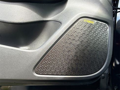 New 2025 Mitsubishi Outlander SE image 19