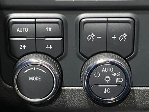 Used 2025 Chevrolet Tahoe Z71 w/ Comfort Package image 33