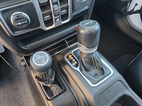 Used 2023 Jeep Gladiator Overland image 28