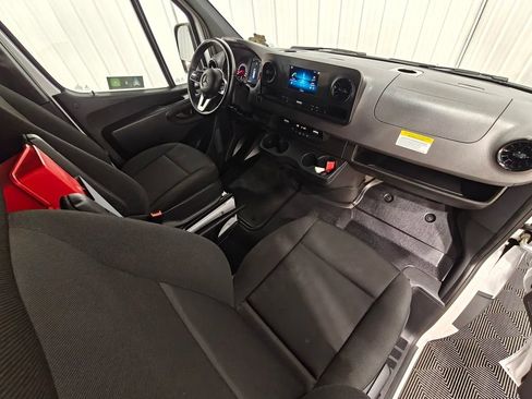 Used 2022 Mercedes-Benz Sprinter 1500 image 22