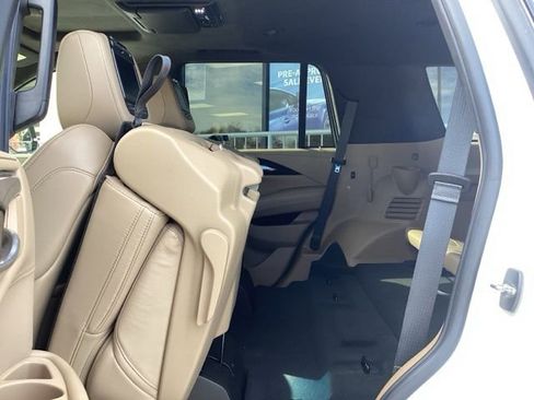 Used 2018 Cadillac Escalade Platinum AWD/4WD image 14