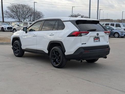 Used 2022 Toyota RAV4 LE image 9