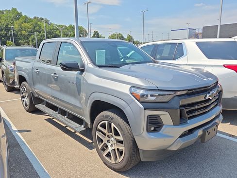Used 2023 Chevrolet Colorado Z71 w/ Z71 Convenience Package 2 AWD/4WD image 2