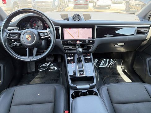 Used 2023 Porsche Macan image 2