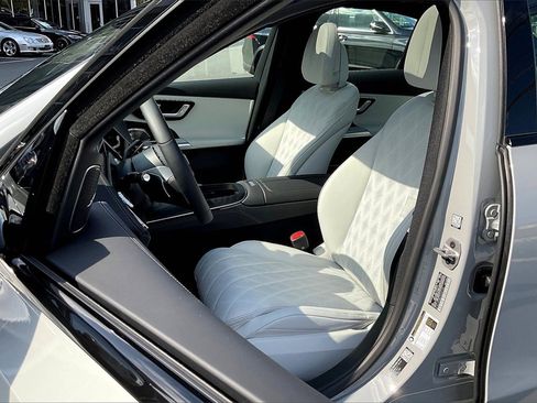 New 2026 Mercedes-Benz E 350 4MATIC Sedan image 9