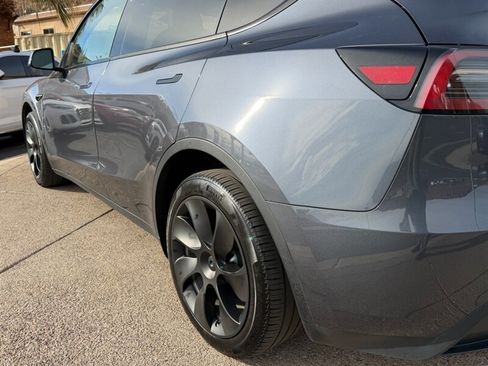 Used 2020 Tesla Model Y Long Range image 23