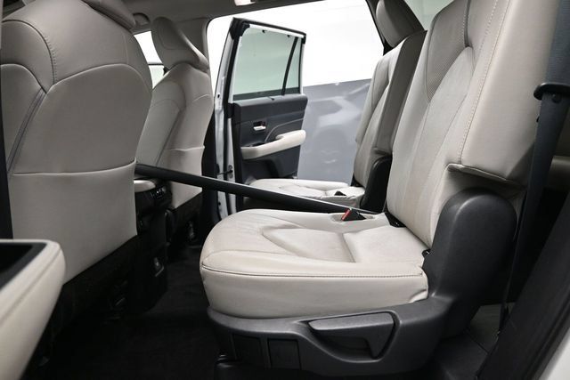 Used 2024 Toyota Grand Highlander AWD image 18