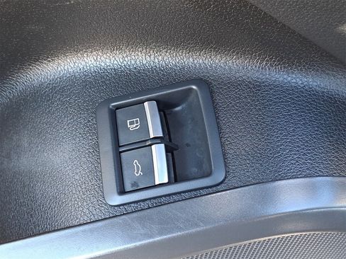 Used 2022 Audi Q5 e Premium w/ Convenience Package image 31