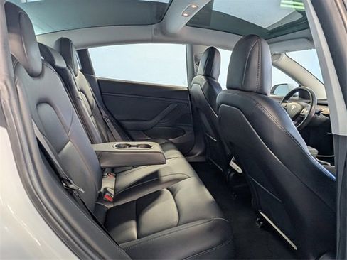 Used 2019 Tesla Model 3 Standard Range image 12