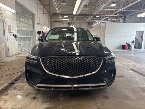 Used 2022 Genesis GV70 2.5T w/ Advanced Package image 2