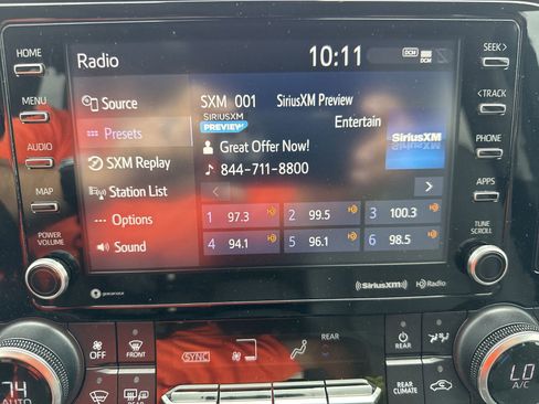Used 2021 Toyota Highlander XLE FWD image 12