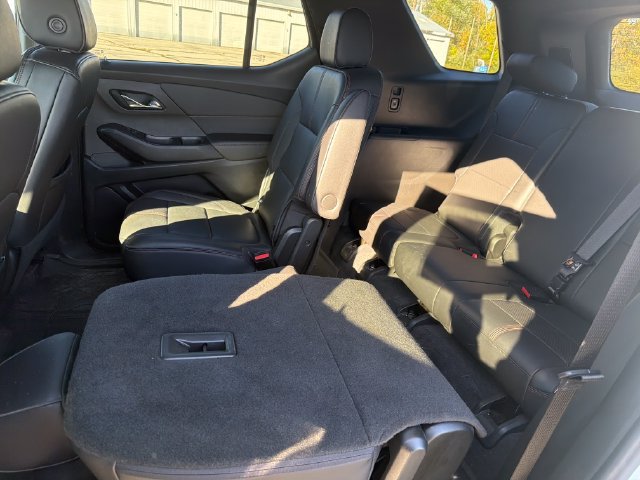 Used 2022 Chevrolet Traverse RS w/ LPO, Floor Liner Package FWD image 16