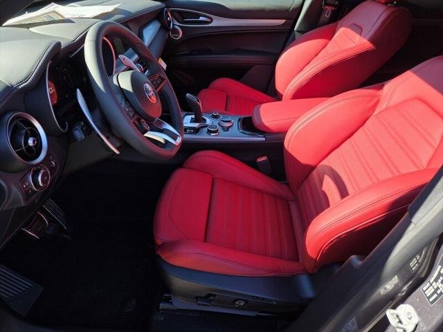 New 2025 Alfa Romeo Stelvio Sprint AWD/4WD image 18