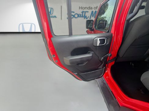 Used 2024 Jeep Wrangler Unlimited Sport AWD/4WD image 25