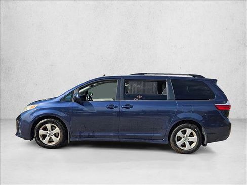 Used 2018 Toyota Sienna LE FWD image 3