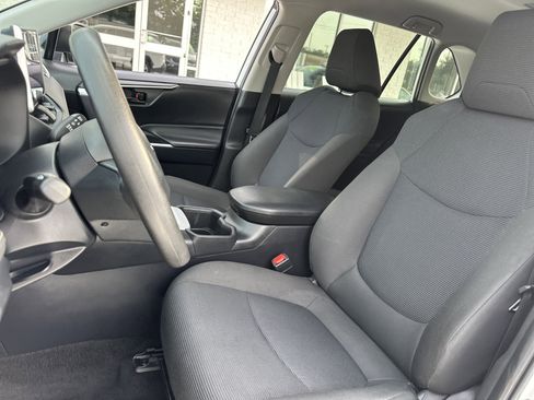 Used 2024 Toyota RAV4 LE AWD/4WD image 11