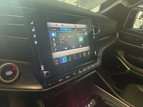 Used 2023 Jeep Wagoneer L Series II image 35