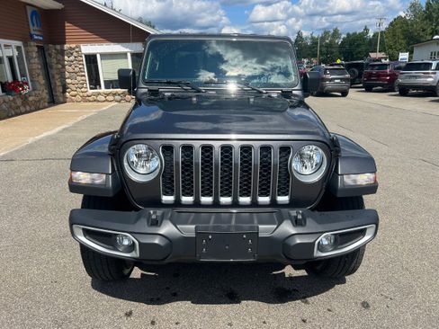 Used 2021 Jeep Gladiator Overland image 2