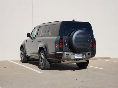 Used 2025 Land Rover Defender 130 X-Dynamic SE image 5