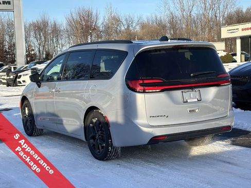 New 2026 Chrysler Pacifica Select w/ S Appearance Package image 13