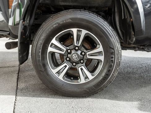 Used 2019 Toyota Tacoma TRD Sport image 29