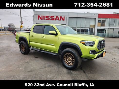 Used 2023 Toyota Tacoma TRD Off-Road image 1