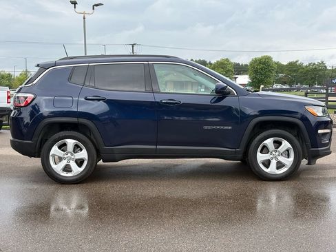 Used 2019 Jeep Compass Latitude w/ Safety & Security Group AWD/4WD image 9