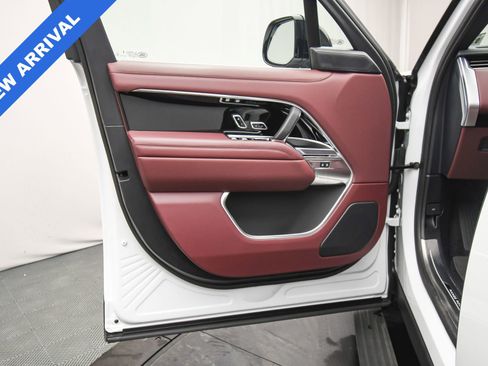 Used 2025 Land Rover Range Rover SE image 44
