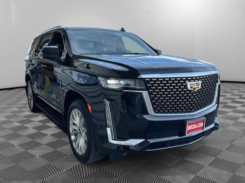Used 2022 Cadillac Escalade Luxury w/ LPO, Floor Liner Package AWD/4WD image 3