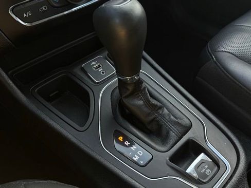 Used 2021 Jeep Cherokee Latitude Lux w/ Comfort/Convenience Group image 30