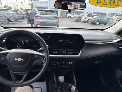 Used 2024 Chevrolet TrailBlazer LS w/ LS Convenience Package FWD image 13