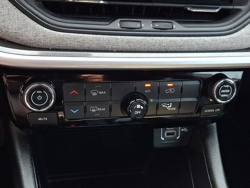 Used 2024 Jeep Compass Latitude AWD/4WD image 15