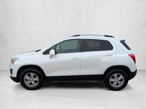 Used 2016 Chevrolet Trax LT w/ LT Sun and Sound Package image 9