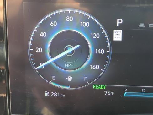 Used 2025 Hyundai Elantra Limited image 21