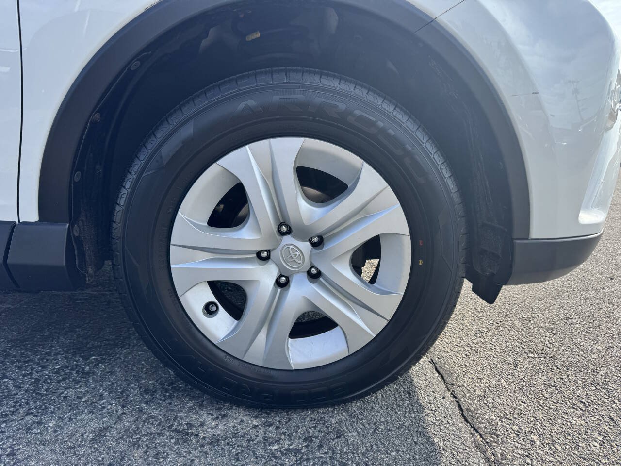 Used 2016 Toyota RAV4 LE AWD/4WD image 13