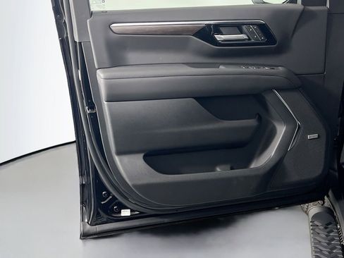 New 2026 Chevrolet Suburban Z71 image 18