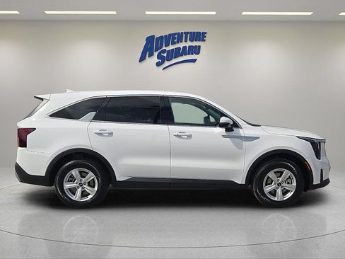 Used 2025 Kia Sorento LX FWD image 7