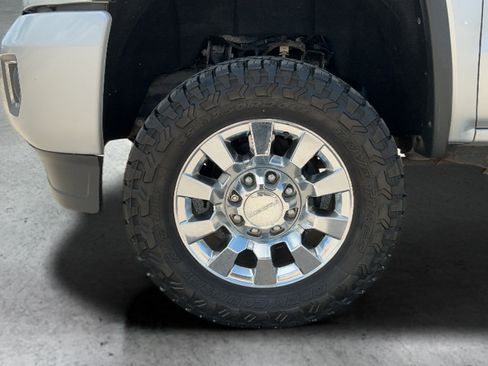 Used 2018 GMC Sierra 2500 Denali w/ Duramax Plus Package AWD/4WD image 26