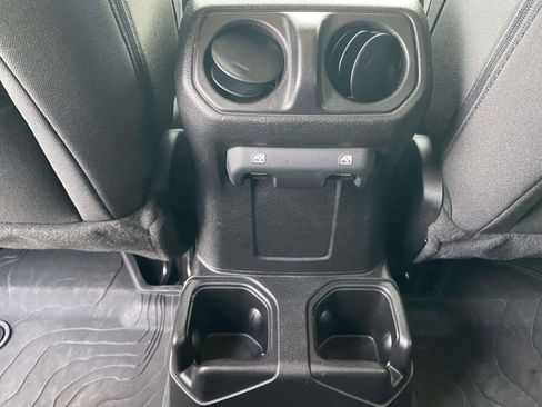 Used 2023 Jeep Gladiator Sport image 13