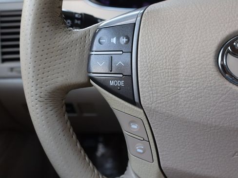 Used 2011 Toyota Avalon Limited FWD image 31