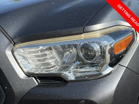 Used 2019 Toyota Tacoma SR5 RWD image 7