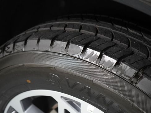 Certified 2025 Ford Expedition Active AWD/4WD image 37