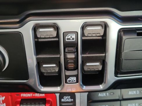 Used 2021 Jeep Wrangler Unlimited Rubicon w/ Xtreme Recon 35" Tire Package image 19